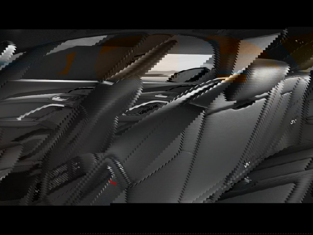 Audi Q5 Sportback nuova a Livorno (10)