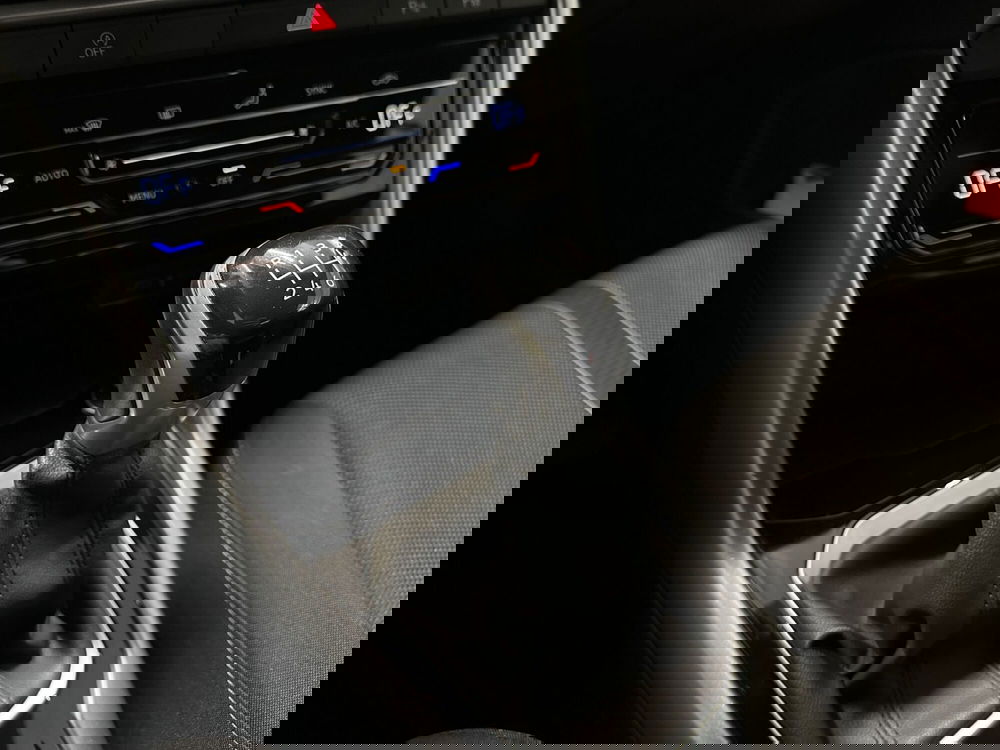 Volkswagen T-Roc Cabrio usata a Padova (12)