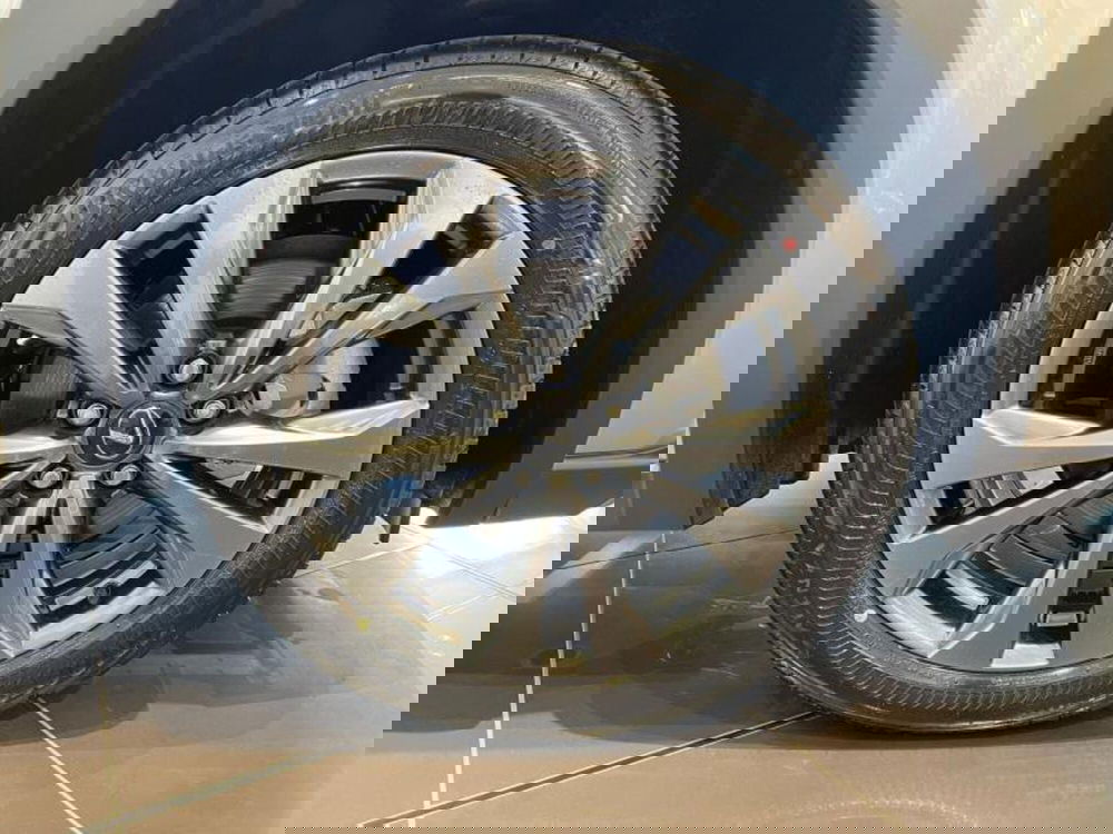 Lexus UX nuova a Perugia (7)