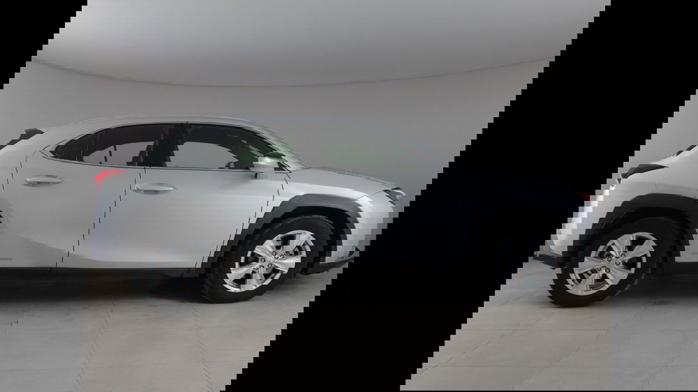 Lexus UX usata a Palermo (13)