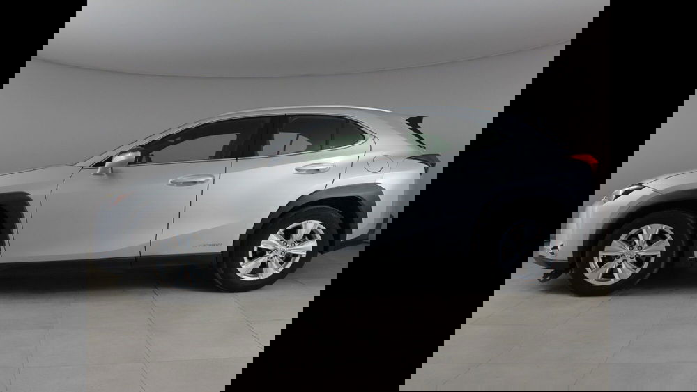 Lexus UX usata a Palermo (2)