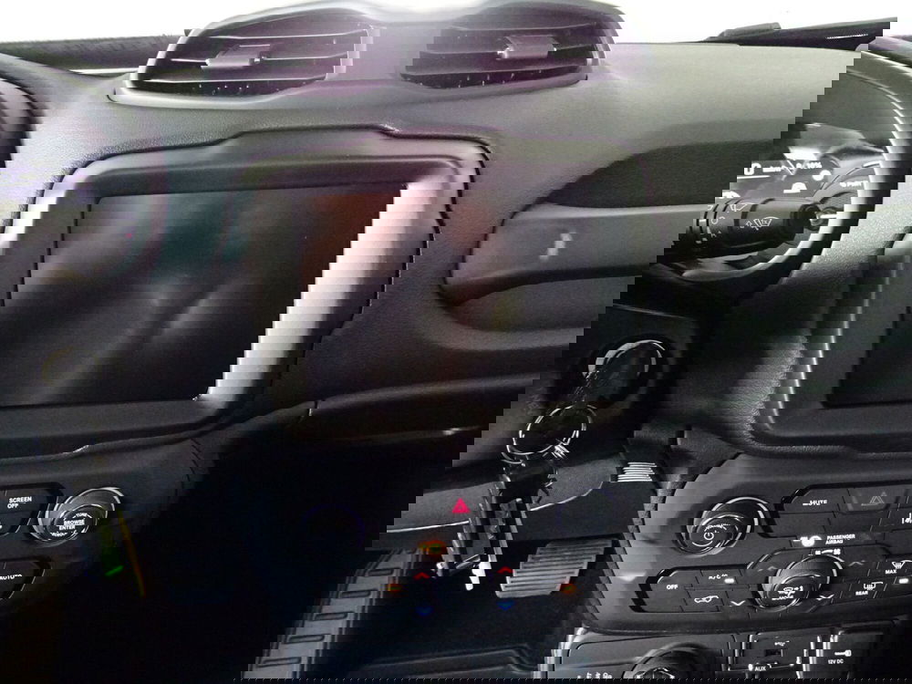 Jeep Renegade nuova a Lucca (15)