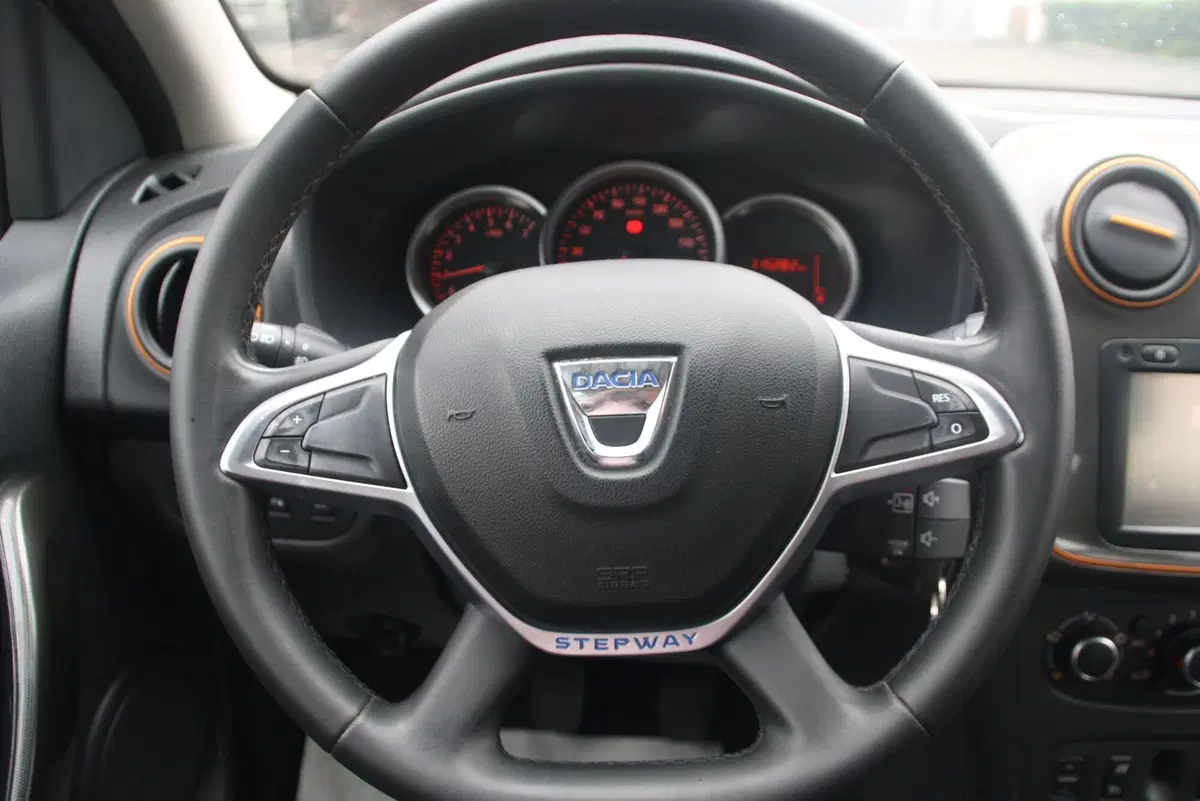 Dacia Logan usata a Catania (11)