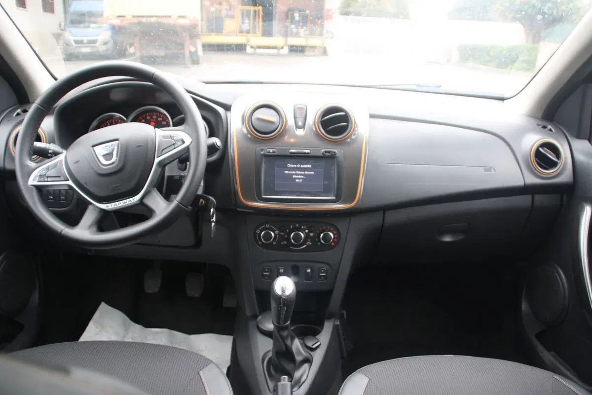 Dacia Logan usata a Catania (13)