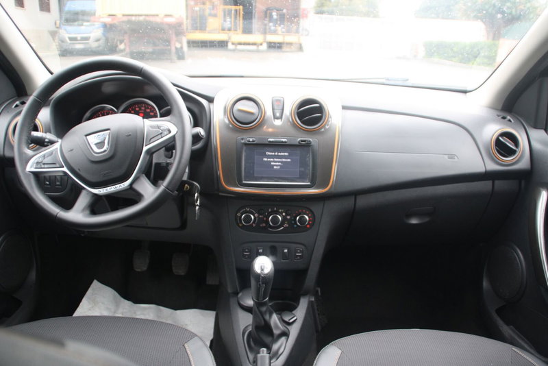 Dacia Logan usata a Catania (13)