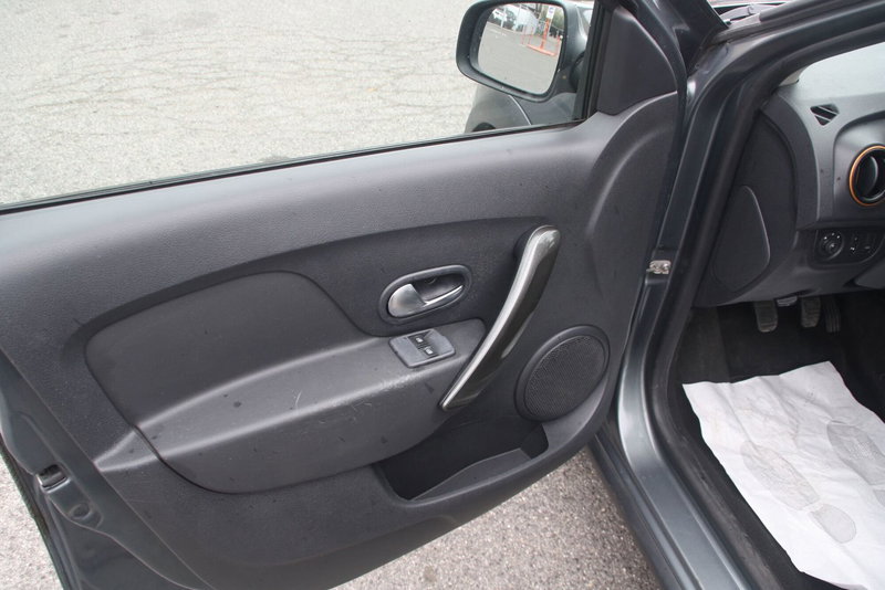 Dacia Logan usata a Catania (15)