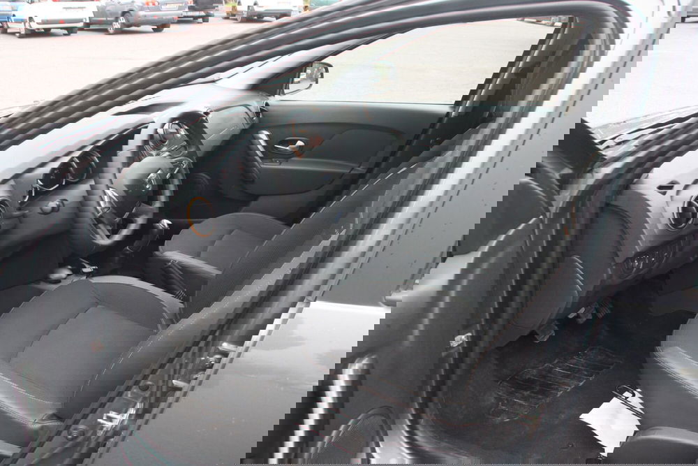 Dacia Logan usata a Catania (16)