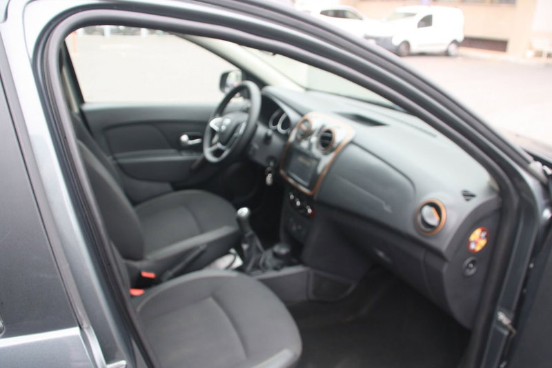 Dacia Logan usata a Catania (18)