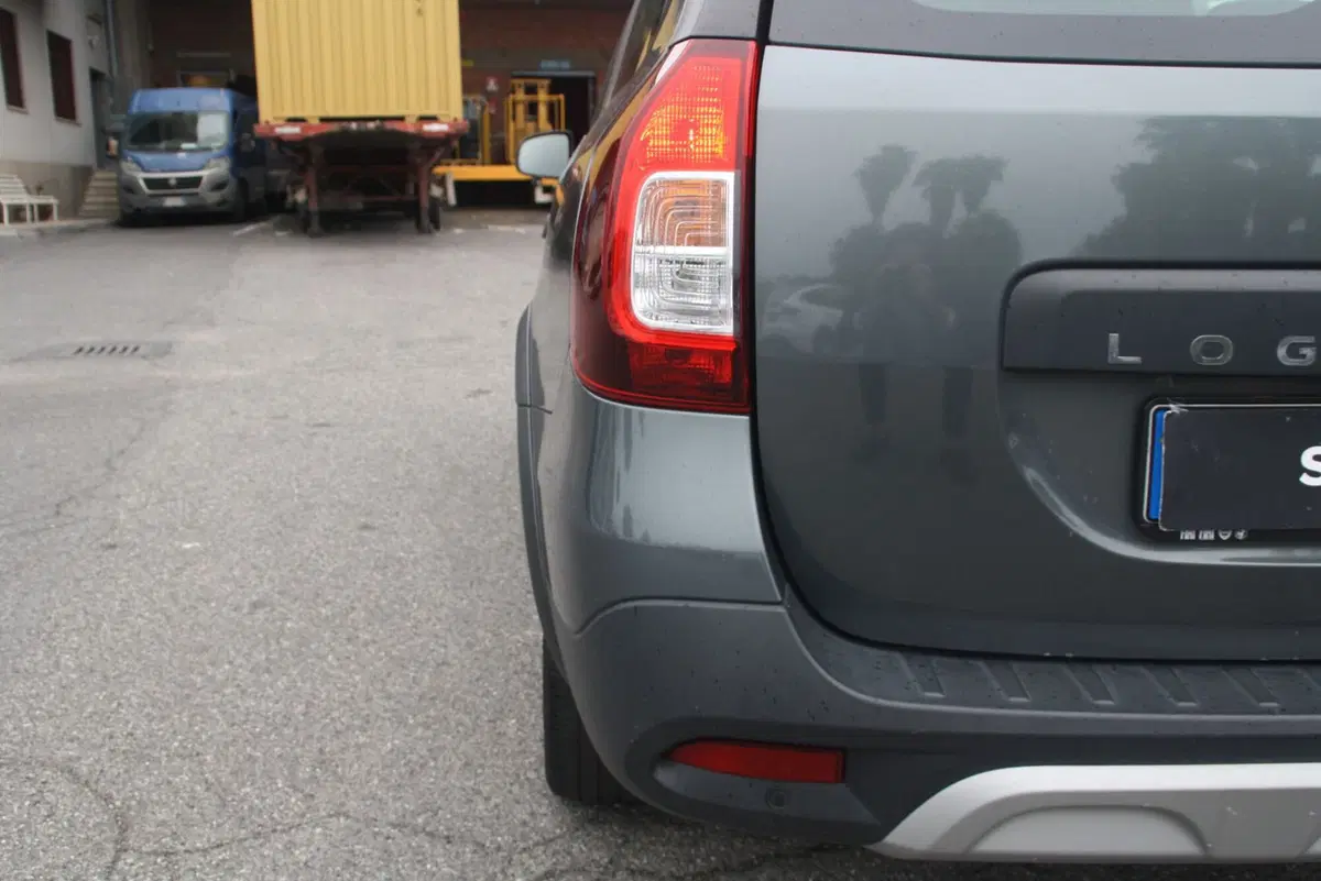 Dacia Logan usata a Catania (8)