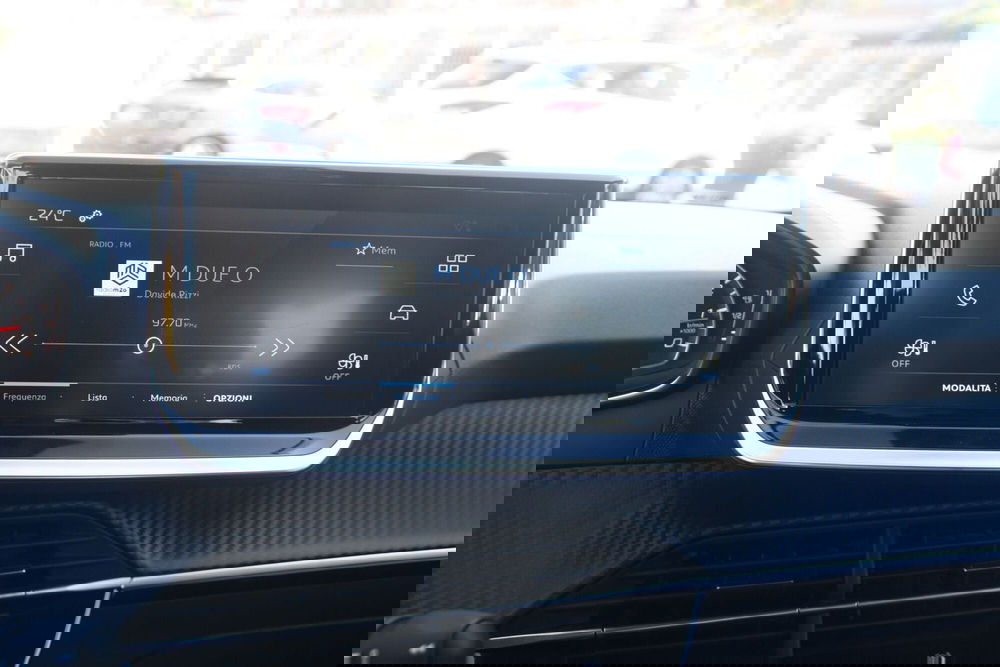 Peugeot 208 nuova a Catania (14)