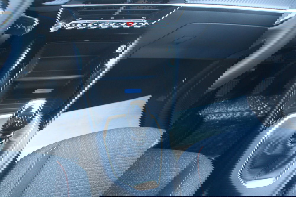 Peugeot 208 nuova a Catania (15)