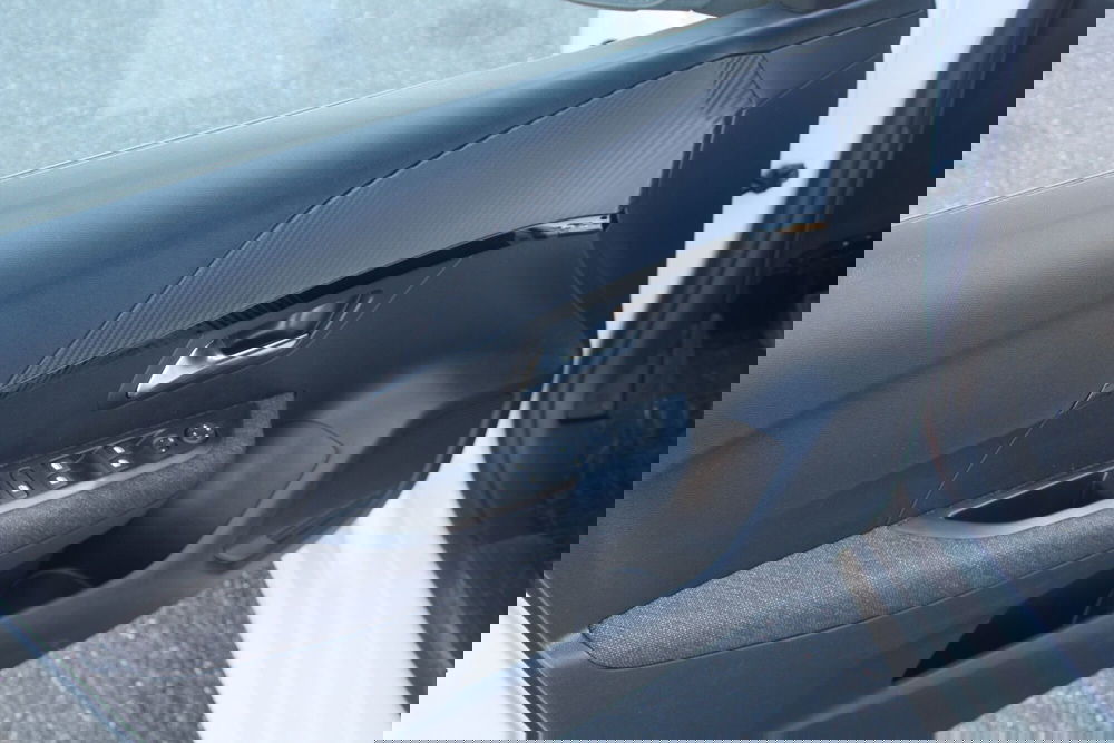 Peugeot 208 nuova a Catania (16)