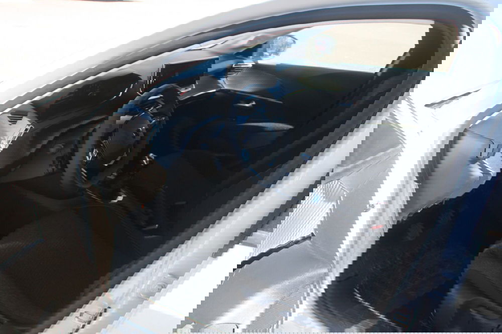 Peugeot 208 nuova a Catania (17)