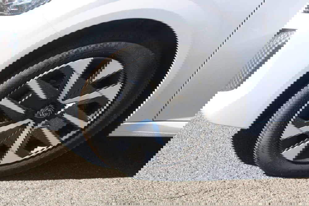 Peugeot 208 nuova a Catania (9)