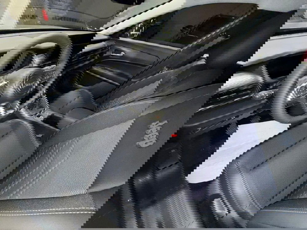 Jeep Avenger nuova a Arezzo (13)