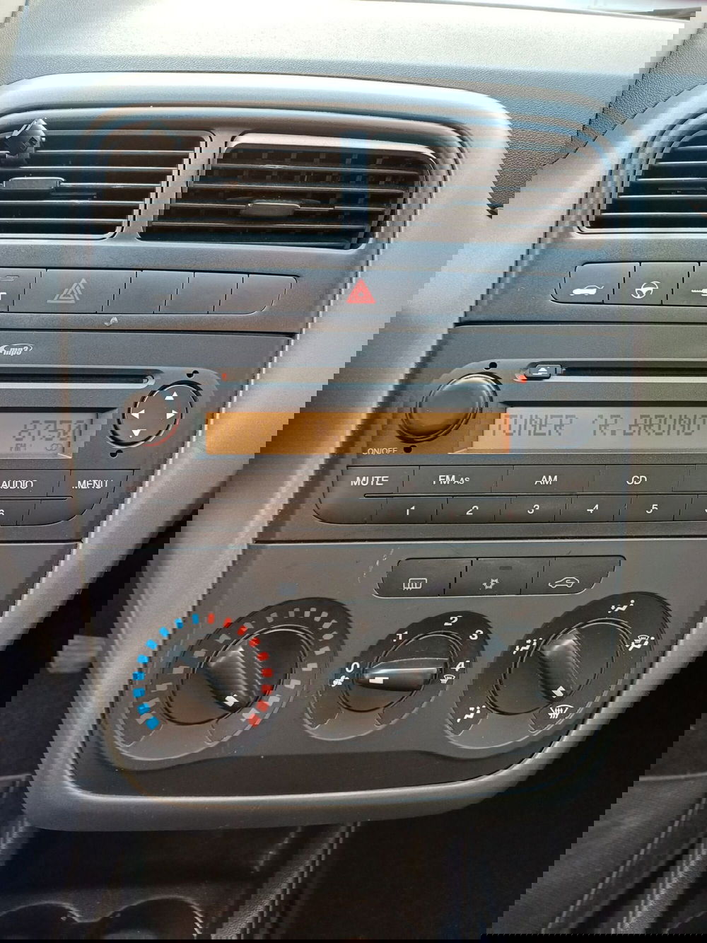 Fiat Punto usata a Modena (11)