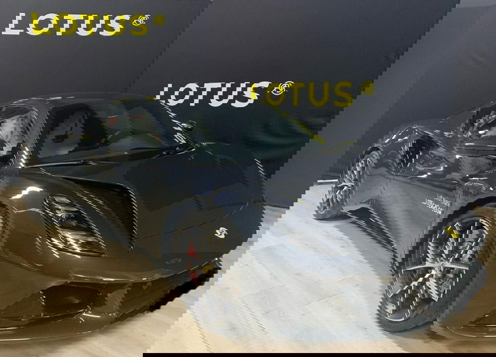 Lotus Emira usata a Novara