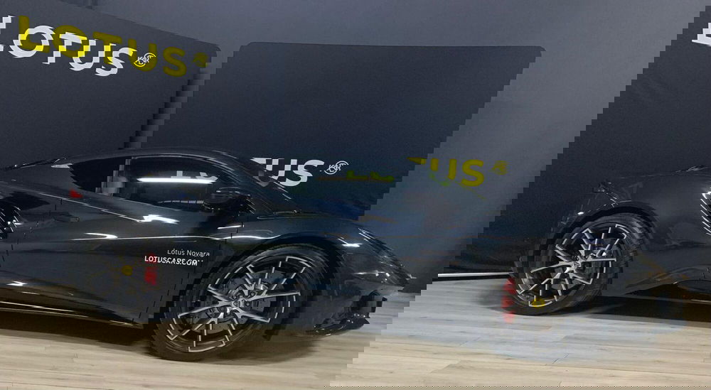 Lotus Emira usata a Novara (2)