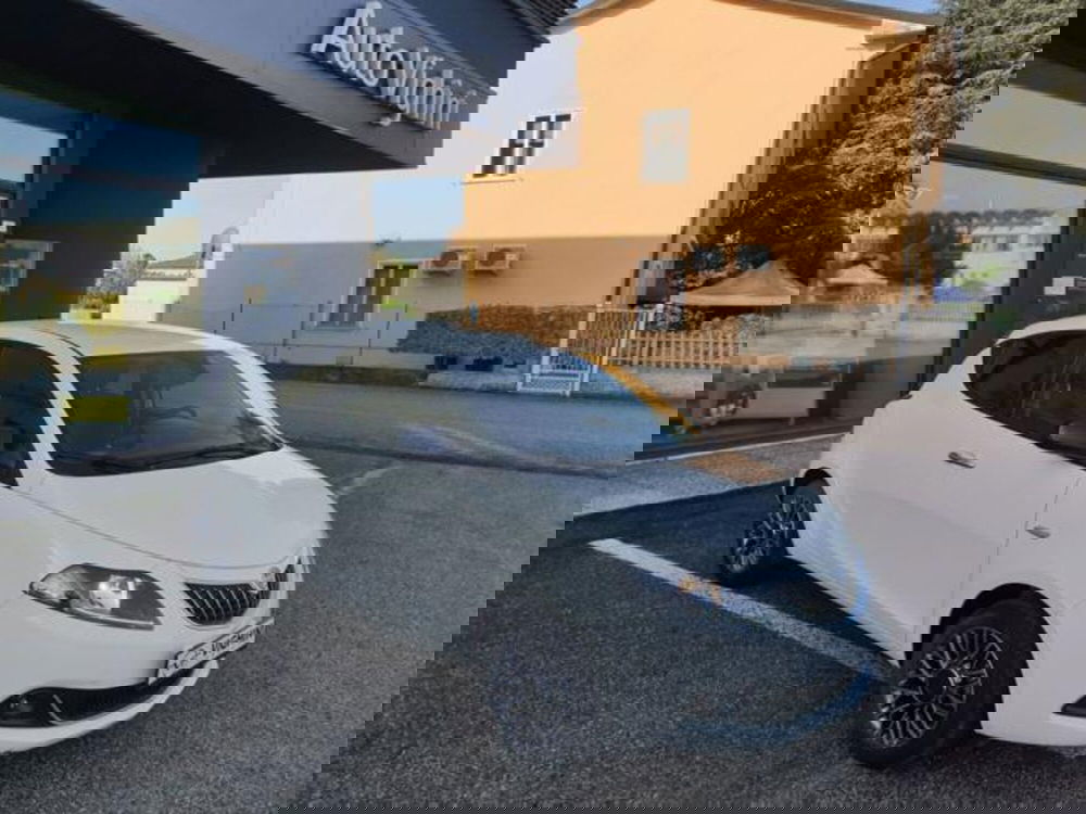 Lancia Ypsilon usata a Verona (2)