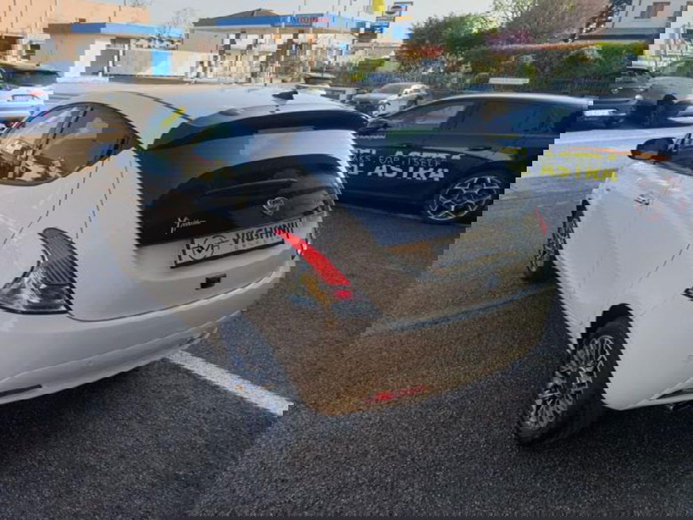Lancia Ypsilon usata a Verona (5)
