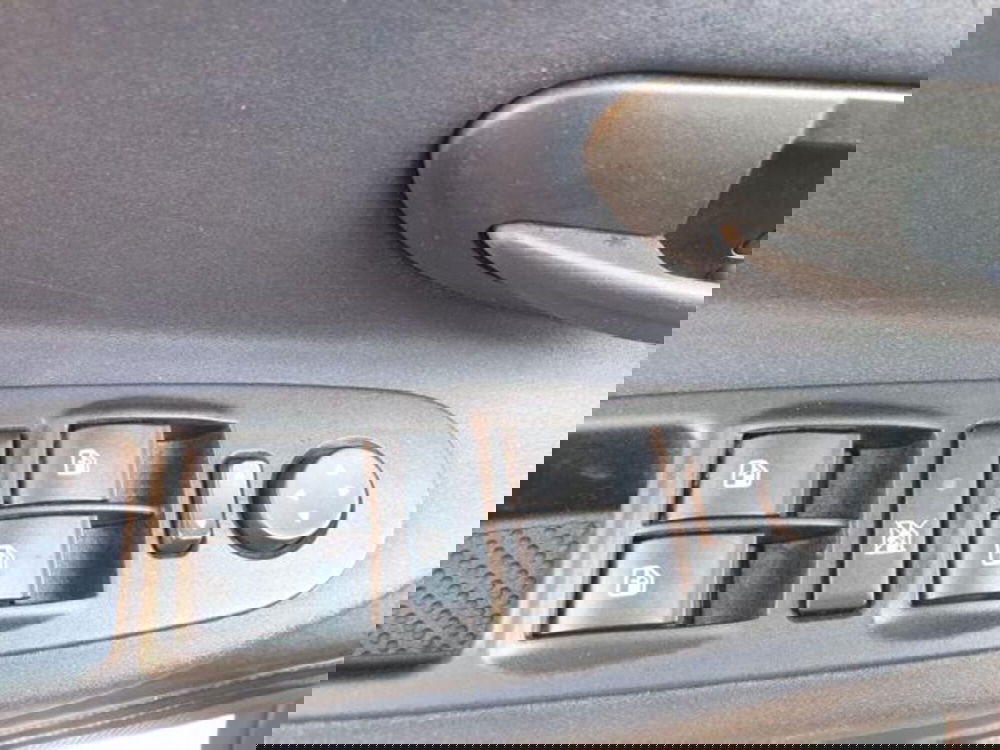 Lancia Ypsilon usata a Verona (9)