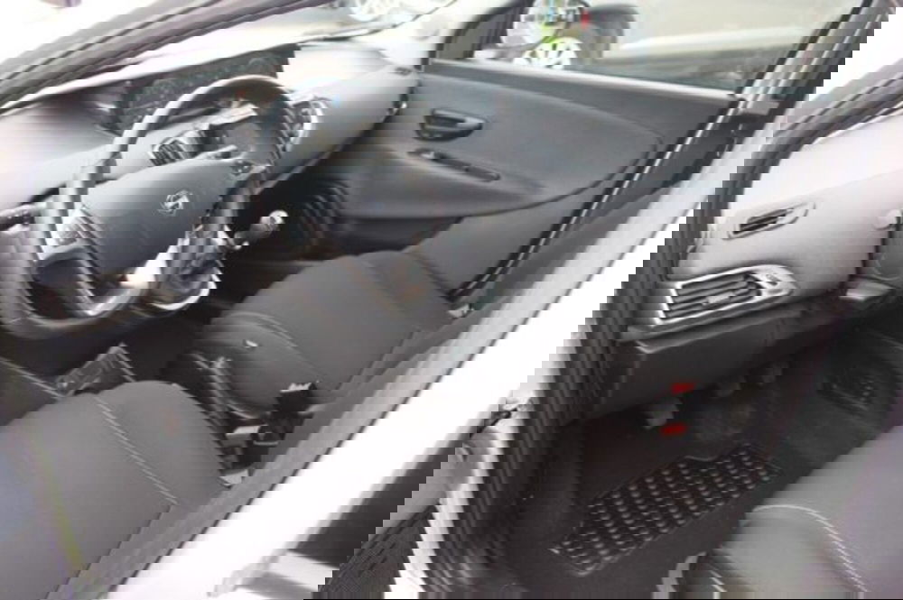 Lancia Ypsilon usata a Roma (10)