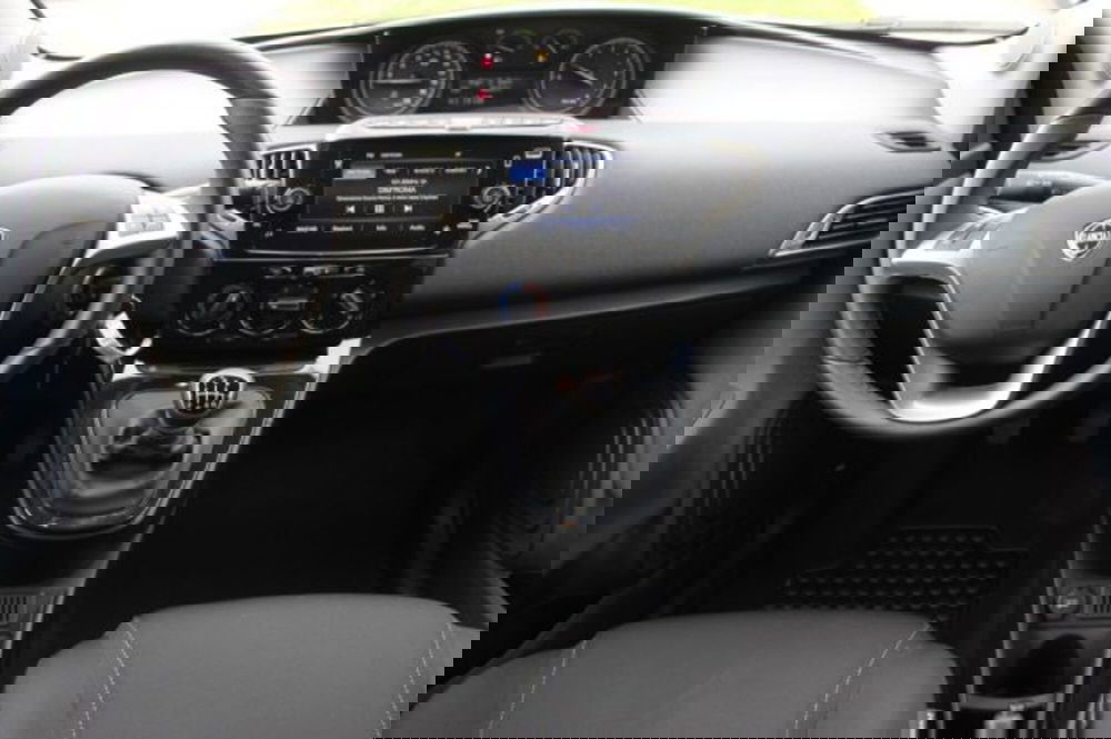 Lancia Ypsilon usata a Roma (12)