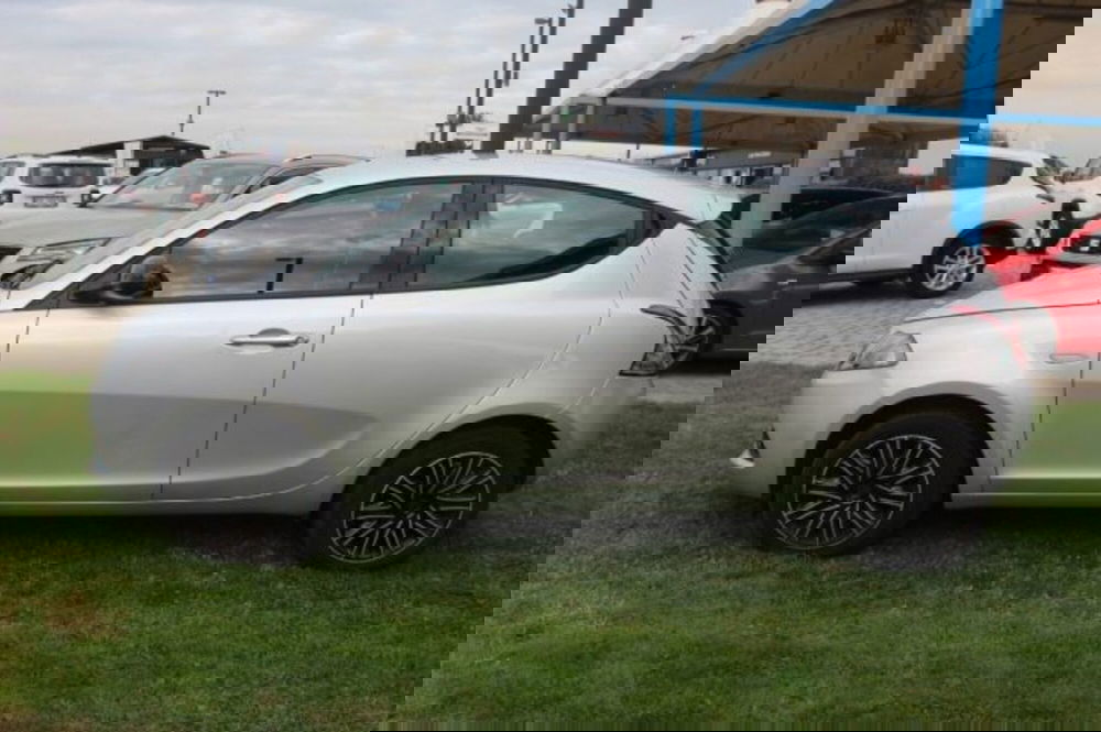 Lancia Ypsilon usata a Roma (3)