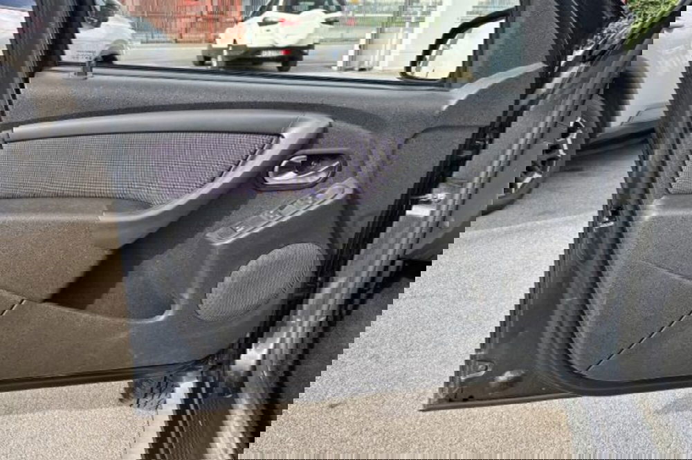 Dacia Duster usata a Latina (12)