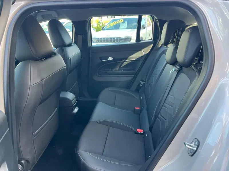 Jeep Avenger nuova a Milano (13)