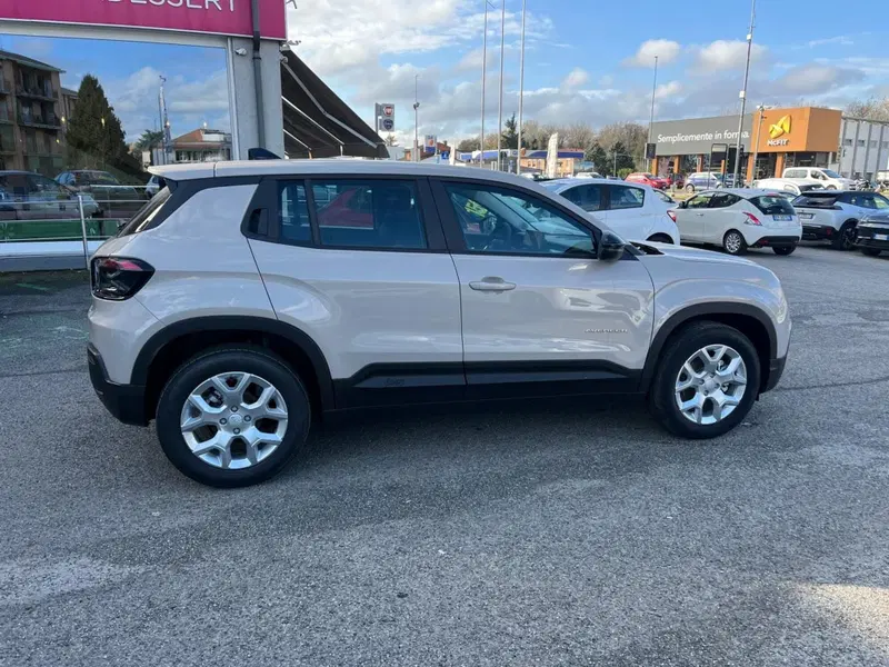 Jeep Avenger nuova a Milano (4)