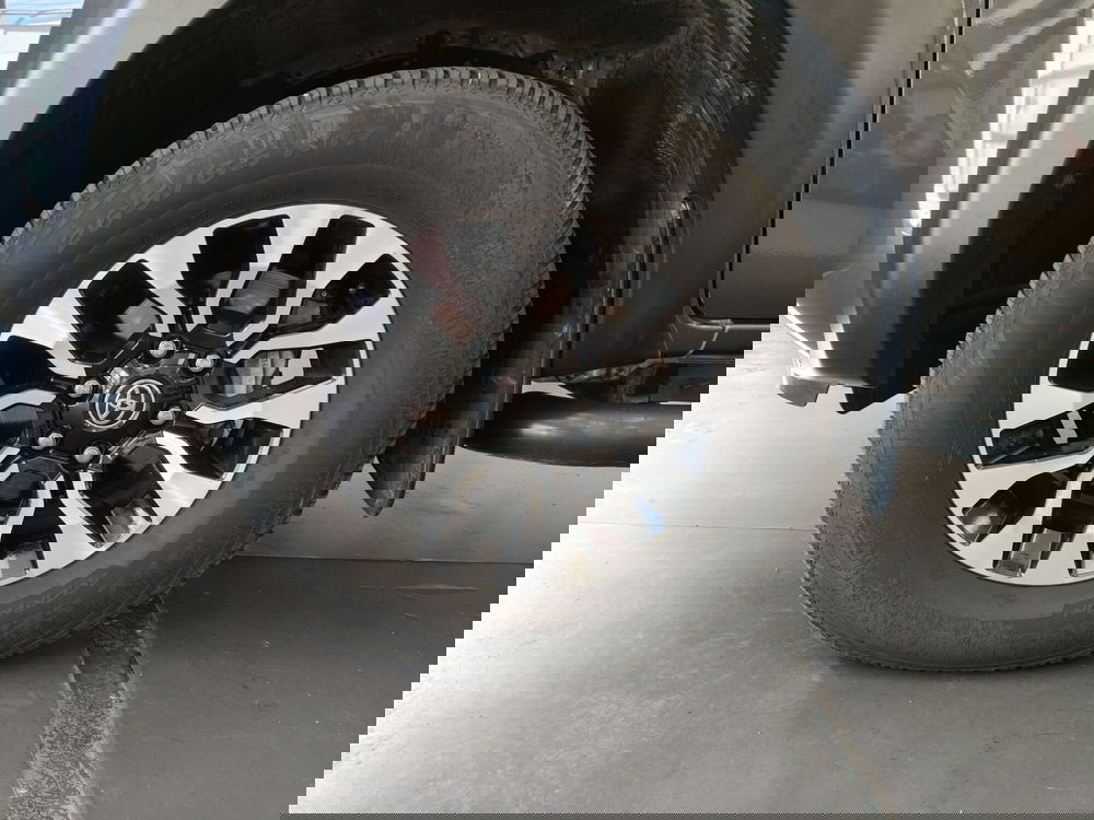 Toyota Hilux usata a Roma (19)