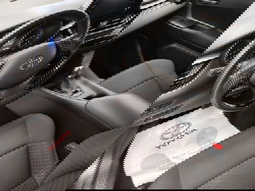 Toyota Toyota C-HR usata a Roma (12)