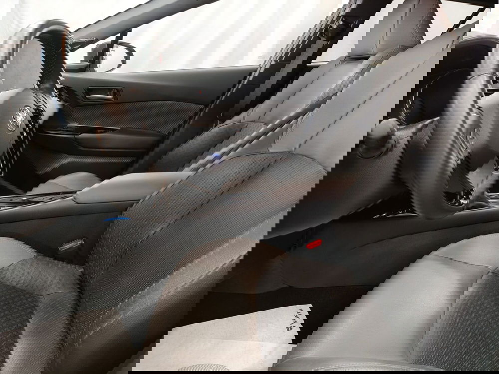 Toyota Toyota C-HR usata a Roma (15)