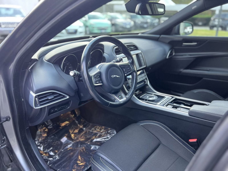 Jaguar XE usata a La Spezia (10)