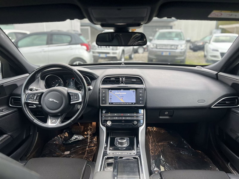 Jaguar XE usata a La Spezia (12)
