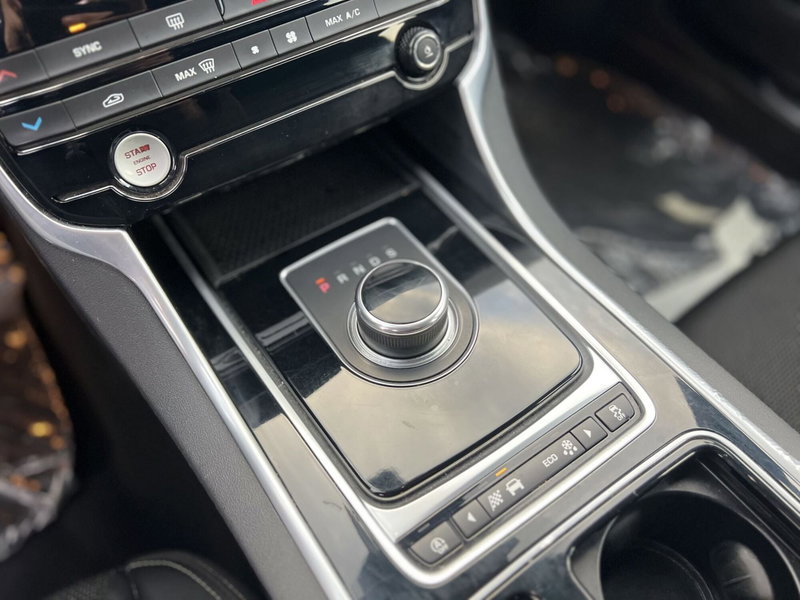 Jaguar XE usata a La Spezia (15)