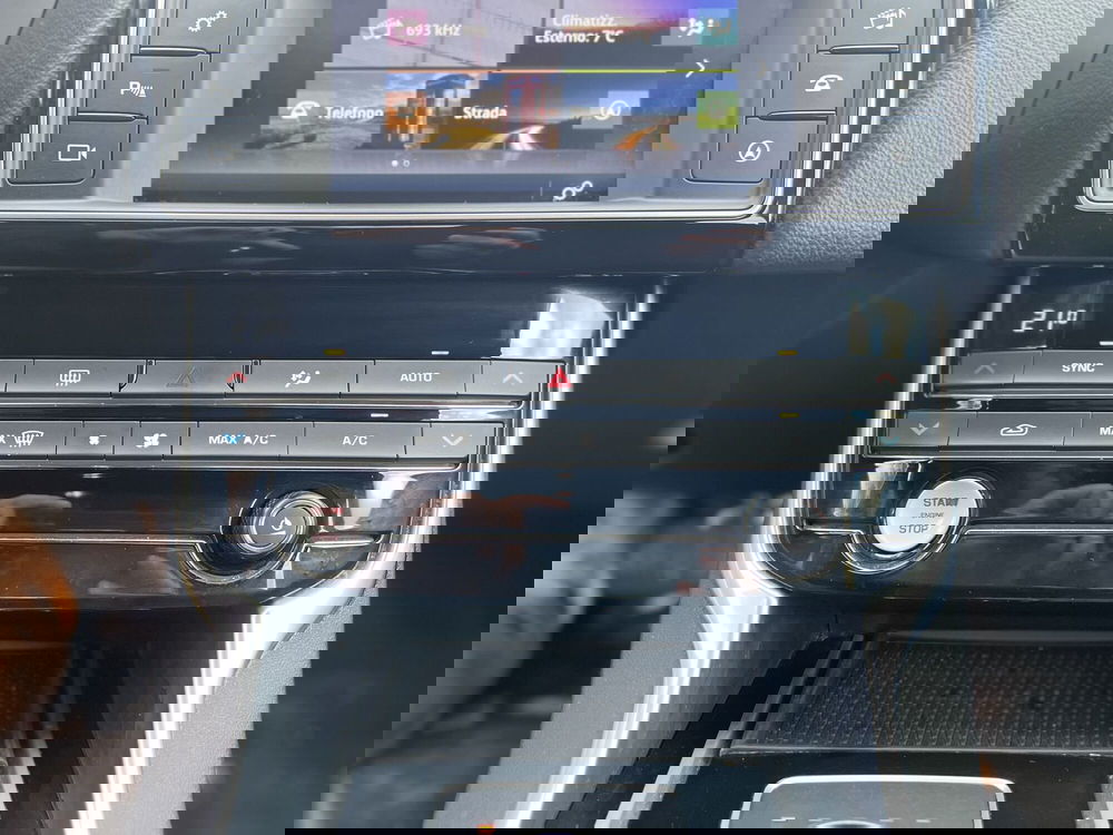 Jaguar XE usata a La Spezia (18)