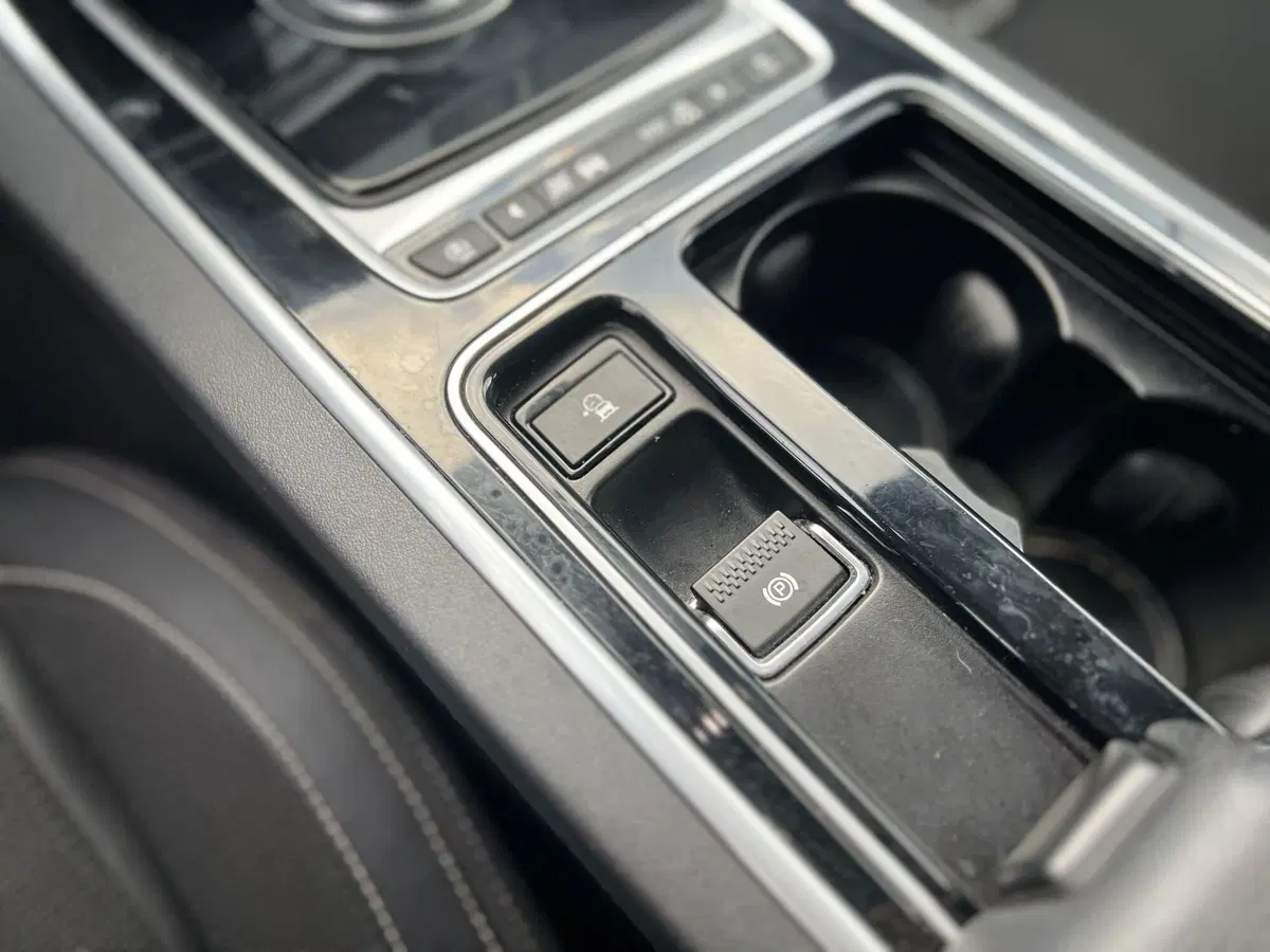 Jaguar XE usata a La Spezia (19)