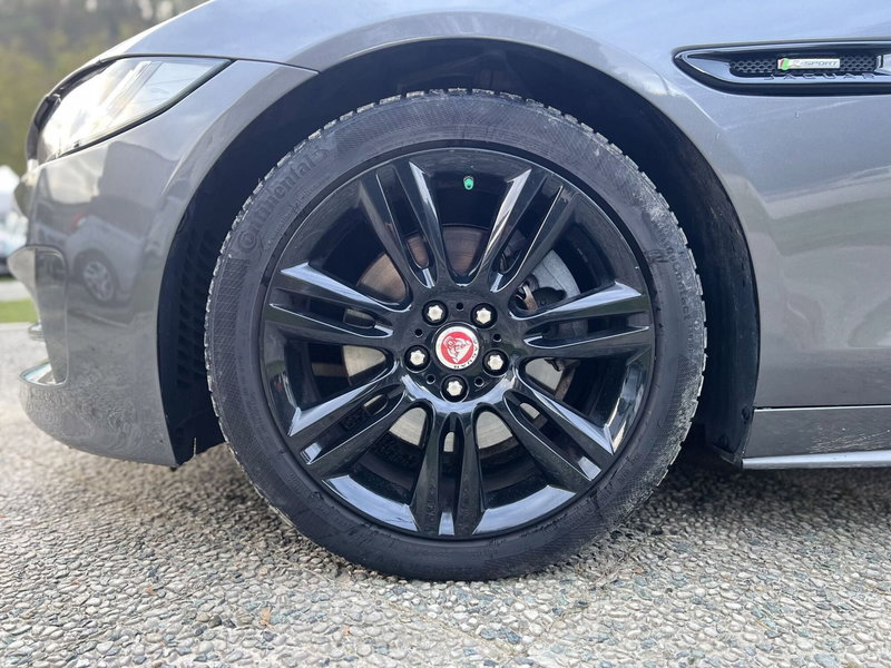 Jaguar XE usata a La Spezia (9)