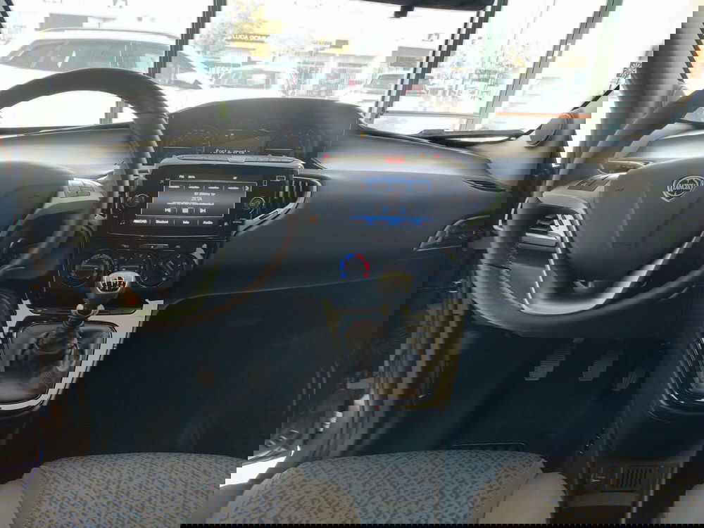 Lancia Ypsilon nuova a Reggio Emilia (15)