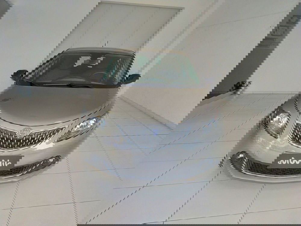 Lancia Ypsilon nuova a Reggio Emilia (2)