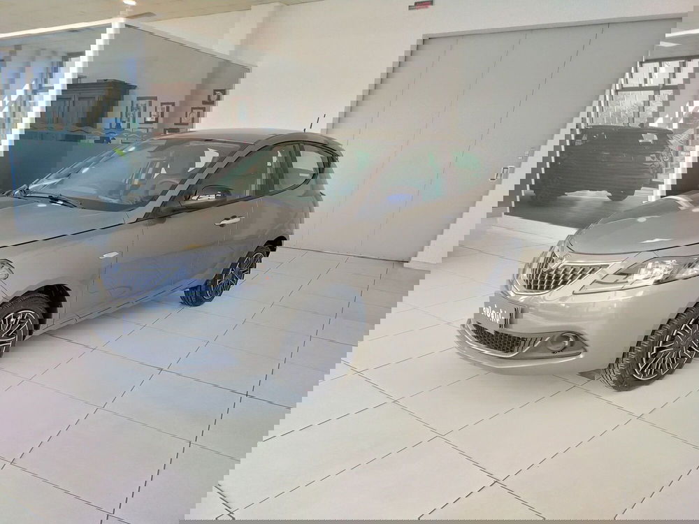 Lancia Ypsilon nuova a Reggio Emilia (3)