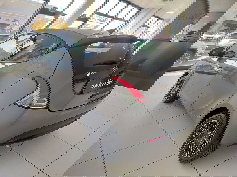 Lancia Ypsilon nuova a Reggio Emilia (6)