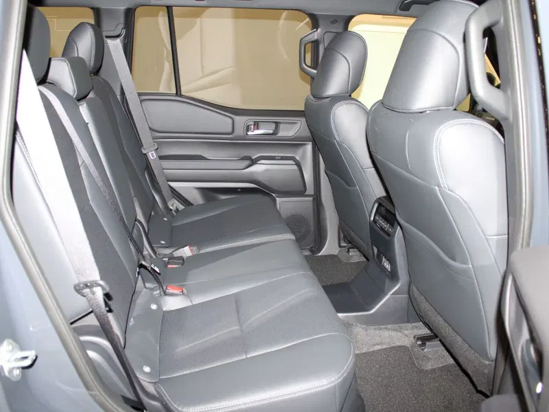 Toyota Land Cruiser nuova a Firenze (7)