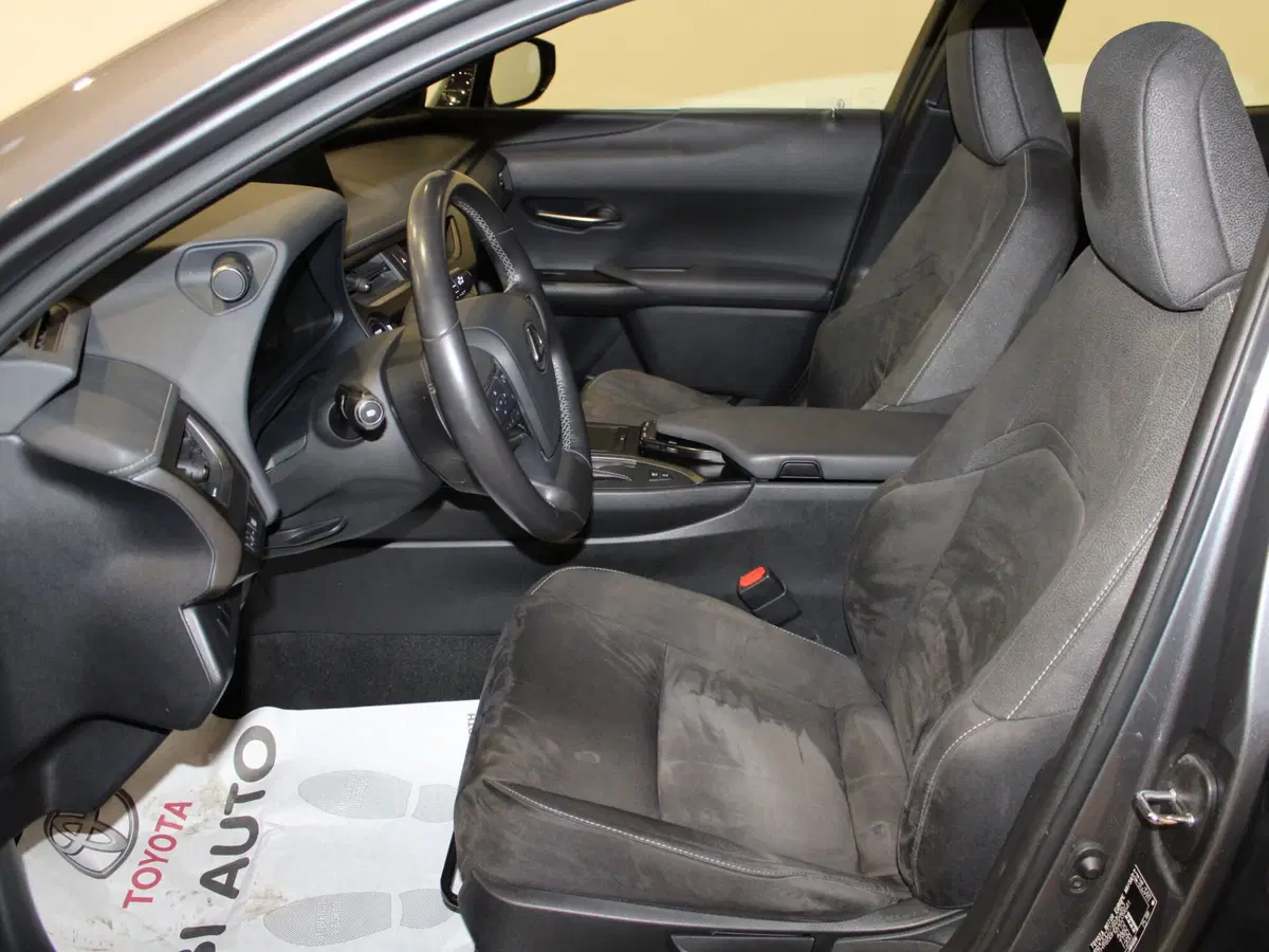 Lexus UX usata a Firenze (6)