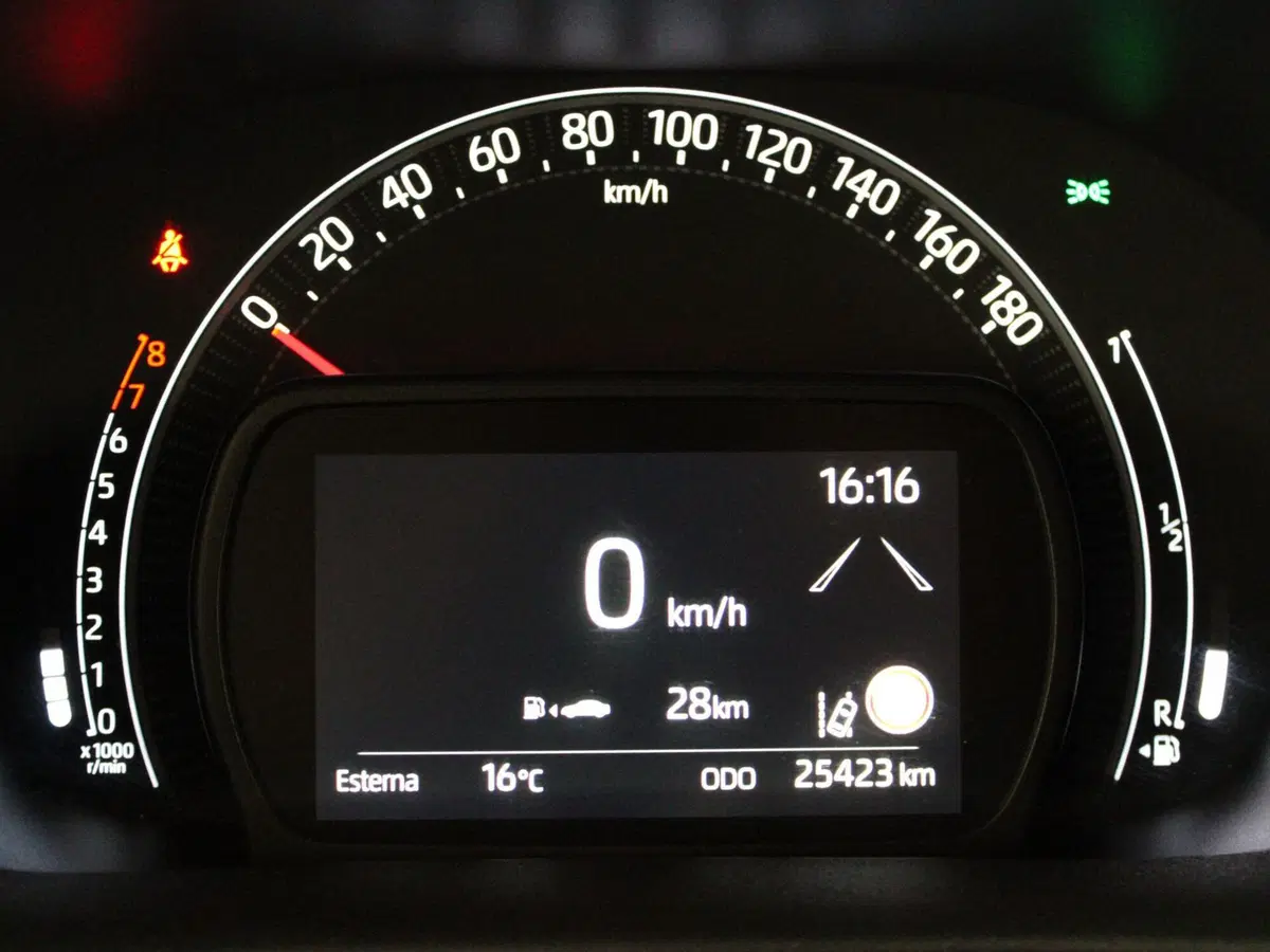 Toyota Aygo X usata a Firenze (12)