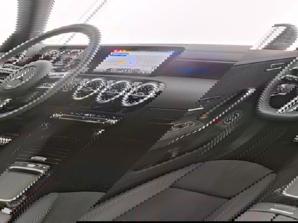 Mercedes-Benz CLA Shooting Brake usata a Milano (7)