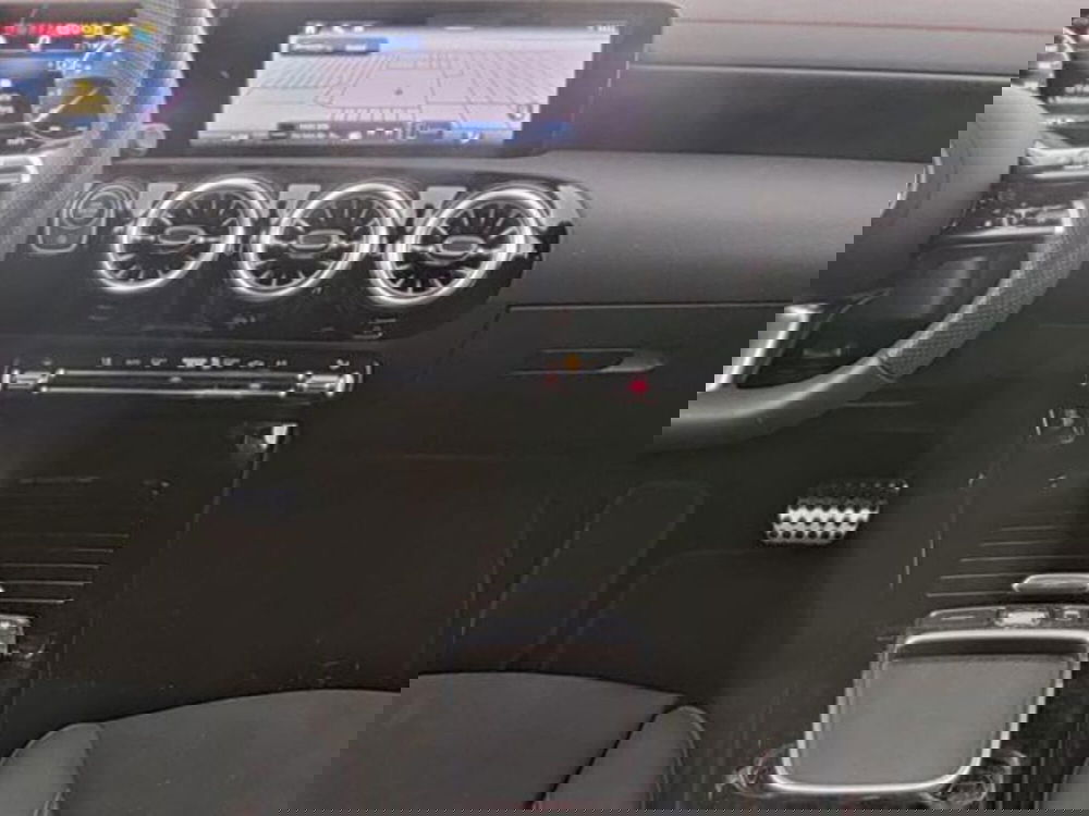 Mercedes-Benz CLA Shooting Brake usata a Milano (8)