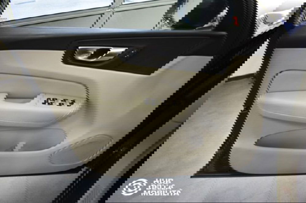 Volvo XC60 usata a Perugia (7)